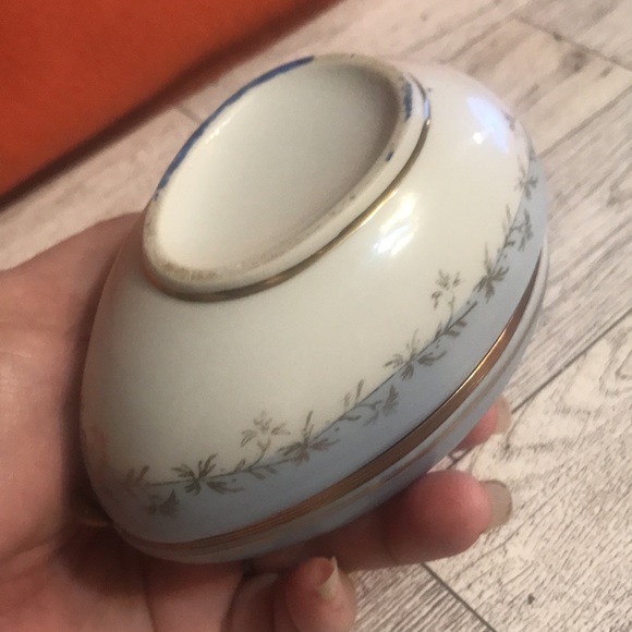 Vintage Handpainted Egg shaped trinket box - Picture 7 of 7